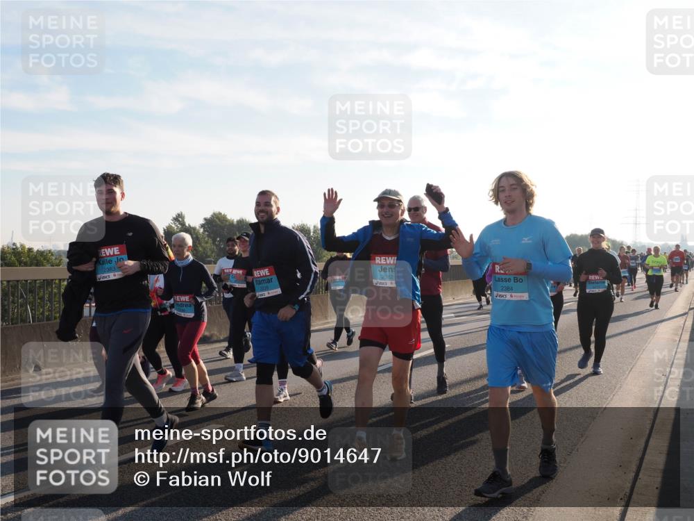 03.10.2025 - Köhlbrandbrückenlauf Fabian Wolf http://msf.ph/oto/9014647 03.10.2025 09:24:47 Position 3 2383, 2382, 2384 meine-sportfotos.de