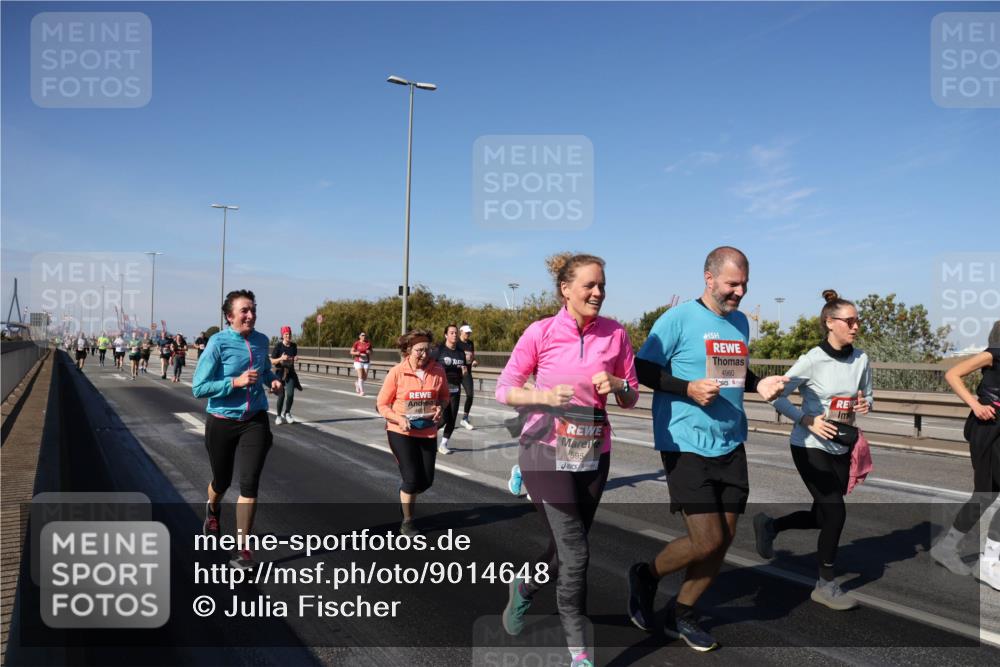 03.10.2025 - Köhlbrandbrückenlauf Julia Fischer http://msf.ph/oto/9014648 03.10.2025 13:10:30 Position 3 595, 4960 meine-sportfotos.de