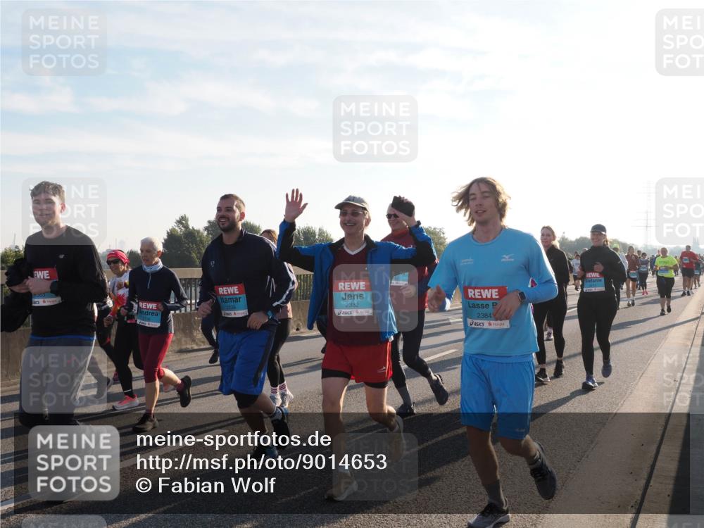 03.10.2025 - Köhlbrandbrückenlauf Fabian Wolf http://msf.ph/oto/9014653 03.10.2025 09:24:47 Position 3 2239, 2382, 2384 meine-sportfotos.de