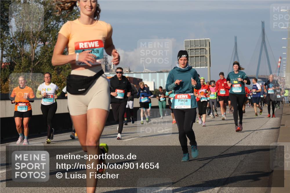 03.10.2025 - Köhlbrandbrückenlauf Luisa Fischer http://msf.ph/oto/9014654 03.10.2025 10:59:06 Position 3 2147, 2953, 2025 meine-sportfotos.de