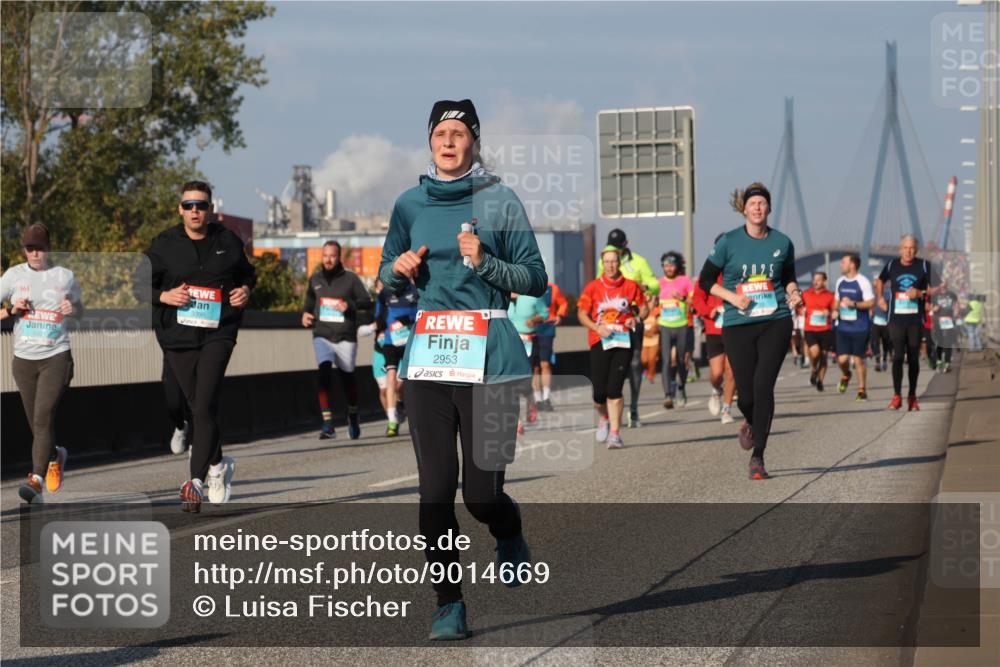 03.10.2025 - Köhlbrandbrückenlauf Luisa Fischer http://msf.ph/oto/9014669 03.10.2025 10:59:07 Position 3 361, 1324, 3395, 2953, 2025 meine-sportfotos.de