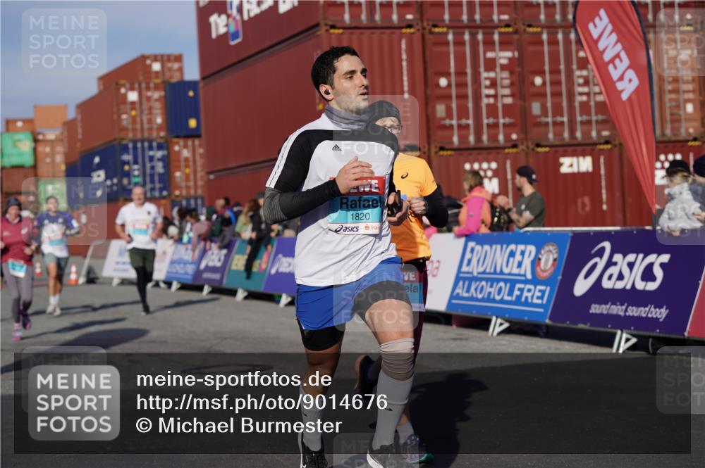 03.10.2025 - Köhlbrandbrückenlauf Michael Burmester http://msf.ph/oto/9014676 03.10.2025 10:14:39 Ziel 1305, 1598, 1633, 1674, 1711, 1820, 2230, 2832, 2834, 2837, 2938, 2951, 2986, 3645, 3843 meine-sportfotos.de