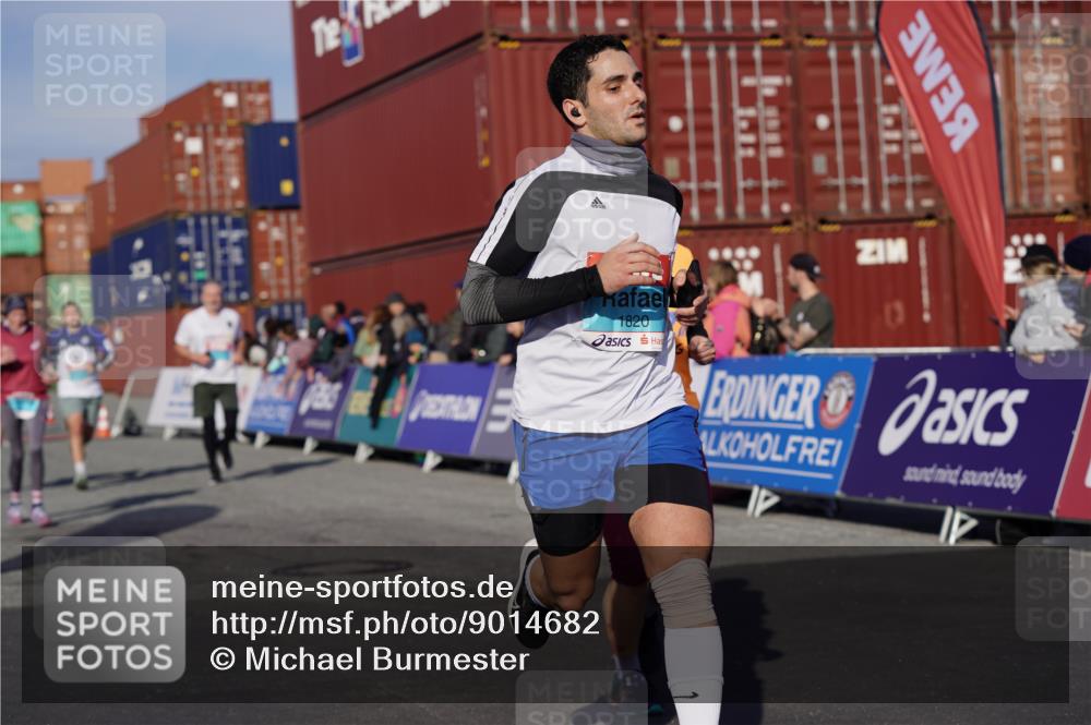 03.10.2025 - Köhlbrandbrückenlauf Michael Burmester http://msf.ph/oto/9014682 03.10.2025 10:14:39 Ziel 1305, 1598, 1633, 1674, 1711, 1820, 2230, 2832, 2834, 2837, 2938, 2951, 2986, 3645, 3843 meine-sportfotos.de