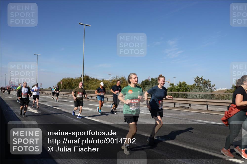 03.10.2025 - Köhlbrandbrückenlauf Julia Fischer http://msf.ph/oto/9014702 03.10.2025 13:10:40 Position 3  meine-sportfotos.de