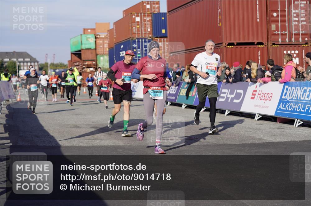 03.10.2025 - Köhlbrandbrückenlauf Michael Burmester http://msf.ph/oto/9014718 03.10.2025 10:14:41 Ziel 1220, 1427, 1598, 1633, 1655, 1674, 1711, 1820, 2230, 2832, 2834, 2837, 3499, 3500, 3843 meine-sportfotos.de