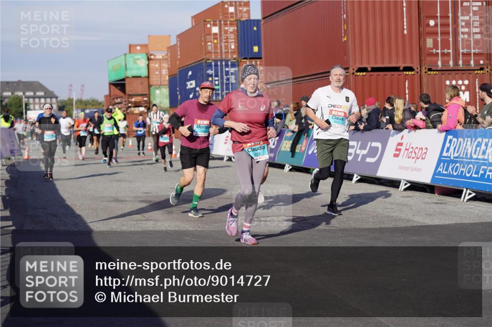 03.10.2025 - Köhlbrandbrückenlauf Michael Burmester http://msf.ph/oto/9014727 03.10.2025 10:14:41 Ziel 1220, 1427, 1598, 1633, 1655, 1674, 1711, 1820, 2230, 2832, 2834, 2837, 3499, 3500, 3843 meine-sportfotos.de