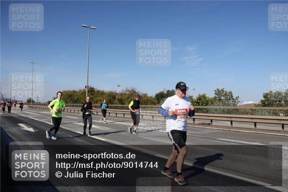 03.10.2025 - Köhlbrandbrückenlauf Julia Fischer http://msf.ph/oto/9014744 03.10.2025 13:10:45 Position 3 6698 meine-sportfotos.de