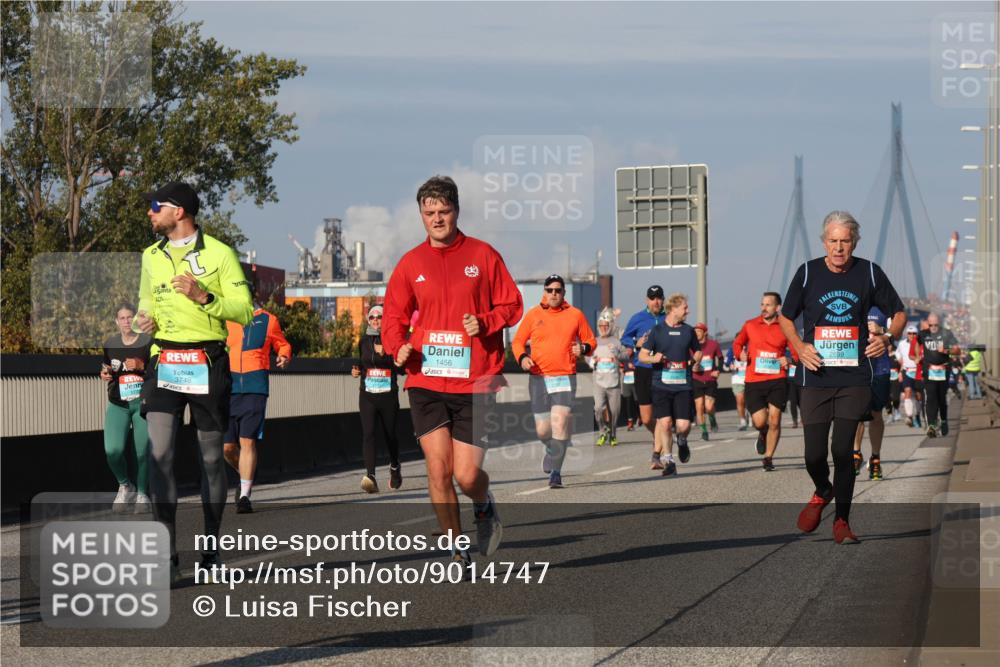 03.10.2025 - Köhlbrandbrückenlauf Luisa Fischer http://msf.ph/oto/9014747 03.10.2025 10:59:14 Position 3 3748, 1456, 2699 meine-sportfotos.de