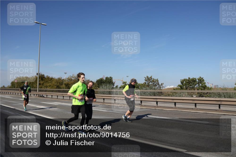 03.10.2025 - Köhlbrandbrückenlauf Julia Fischer http://msf.ph/oto/9014756 03.10.2025 13:10:47 Position 3  meine-sportfotos.de
