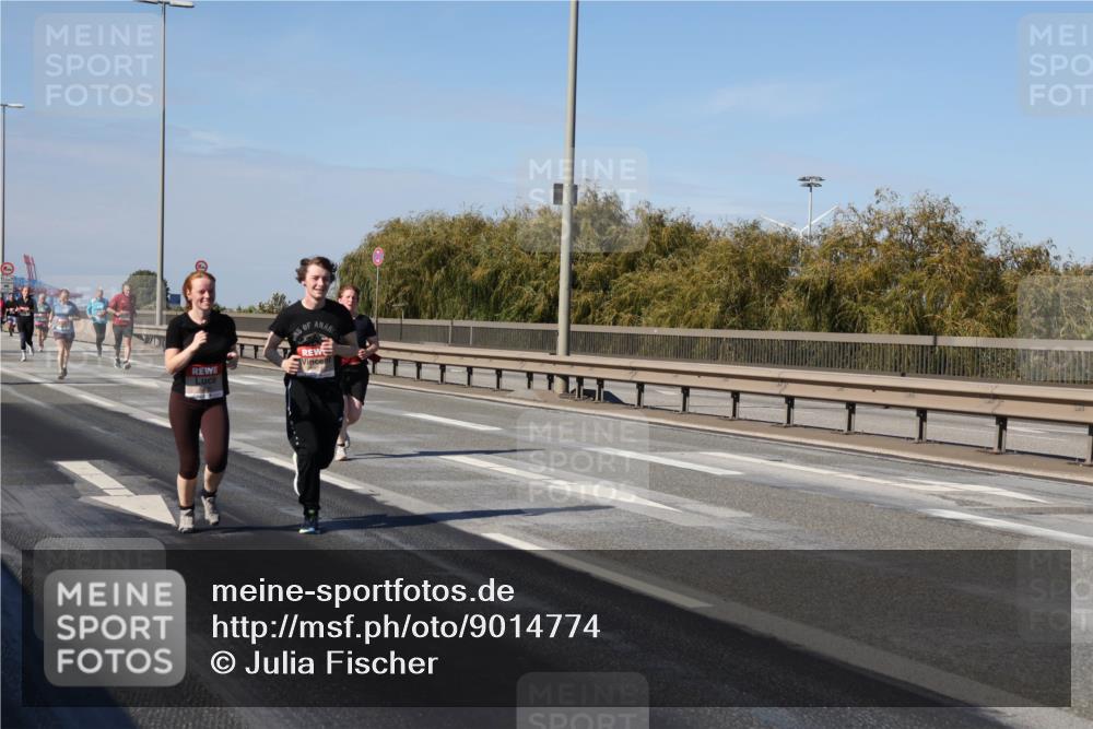 03.10.2025 - Köhlbrandbrückenlauf Julia Fischer http://msf.ph/oto/9014774 03.10.2025 13:10:52 Position 3  meine-sportfotos.de