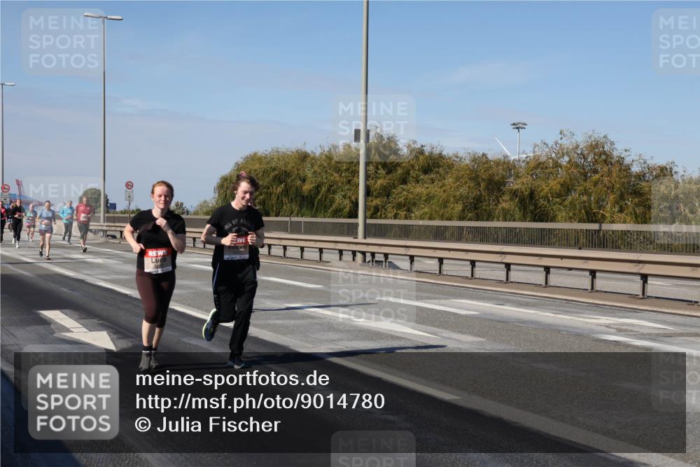 03.10.2025 - Köhlbrandbrückenlauf Julia Fischer http://msf.ph/oto/9014780 03.10.2025 13:10:53 Position 3  meine-sportfotos.de