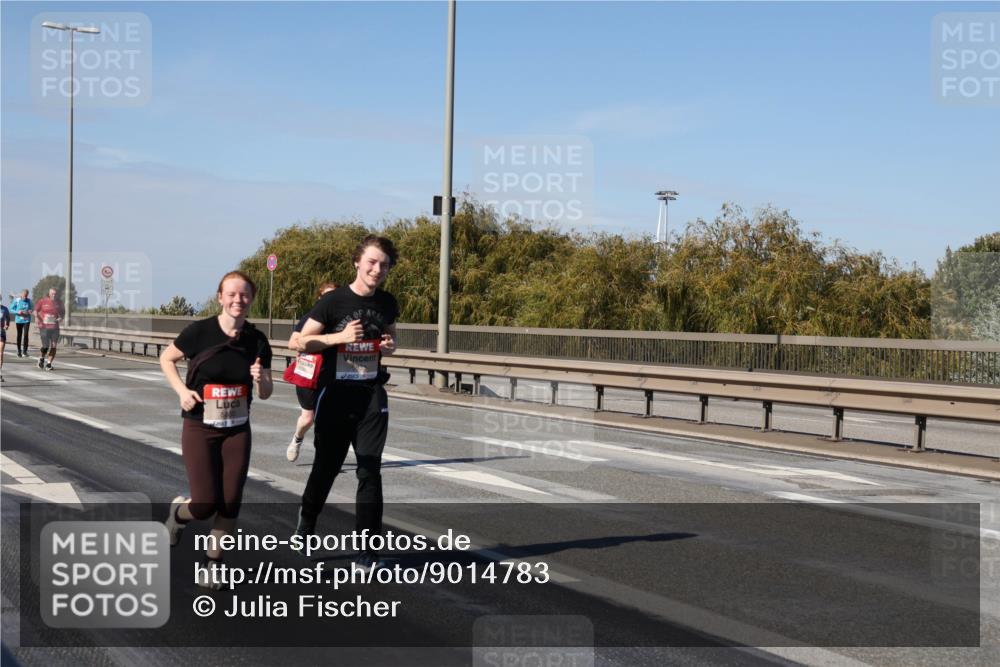 03.10.2025 - Köhlbrandbrückenlauf Julia Fischer http://msf.ph/oto/9014783 03.10.2025 13:10:53 Position 3  meine-sportfotos.de