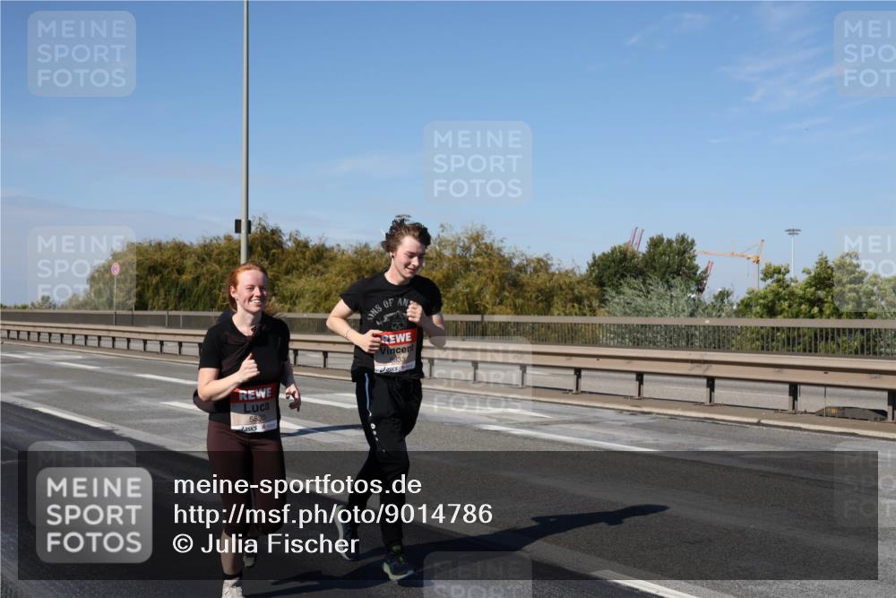 03.10.2025 - Köhlbrandbrückenlauf Julia Fischer http://msf.ph/oto/9014786 03.10.2025 13:10:54 Position 3 5830, 5833 meine-sportfotos.de