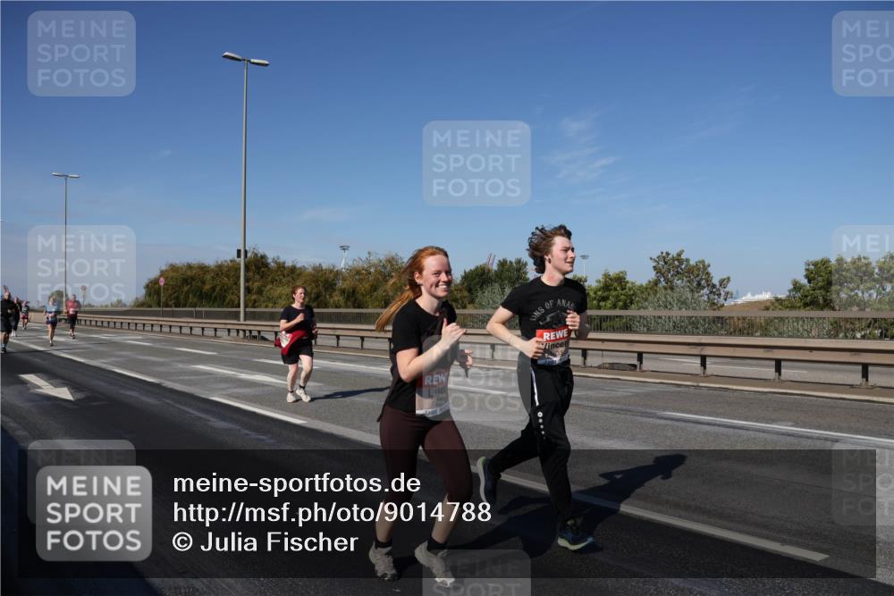 03.10.2025 - Köhlbrandbrückenlauf Julia Fischer http://msf.ph/oto/9014788 03.10.2025 13:10:55 Position 3  meine-sportfotos.de