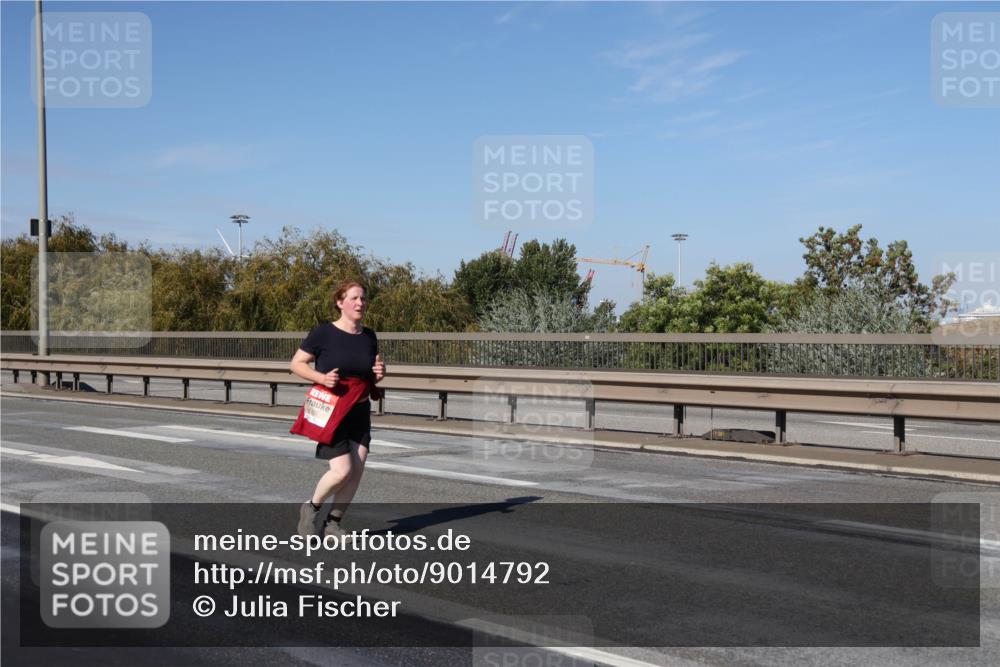 03.10.2025 - Köhlbrandbrückenlauf Julia Fischer http://msf.ph/oto/9014792 03.10.2025 13:10:56 Position 3  meine-sportfotos.de