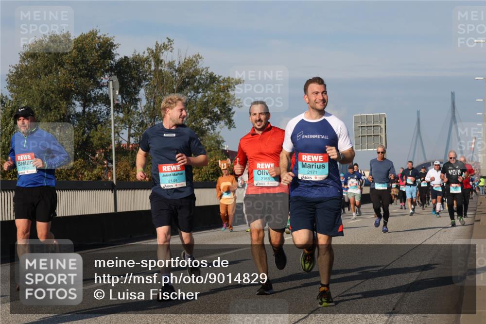 03.10.2025 - Köhlbrandbrückenlauf Luisa Fischer http://msf.ph/oto/9014829 03.10.2025 10:59:23 Position 3 1510, 2144, 2165, 2171 meine-sportfotos.de