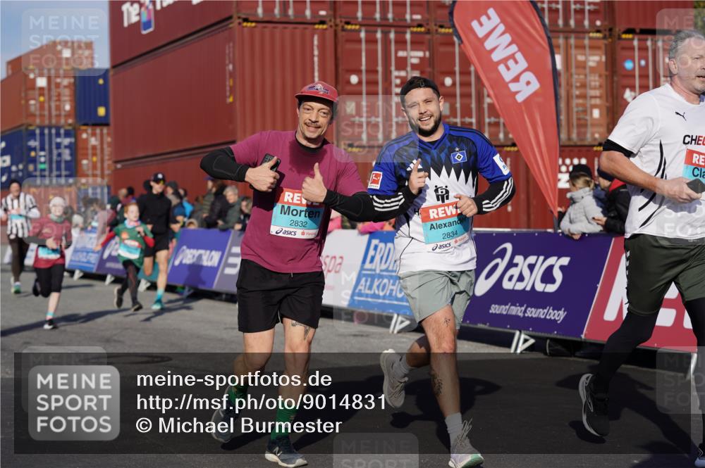 03.10.2025 - Köhlbrandbrückenlauf Michael Burmester http://msf.ph/oto/9014831 03.10.2025 10:14:44 Ziel 1220, 1427, 1598, 1633, 1655, 1674, 1711, 1820, 2230, 2812, 2832, 2834, 2837, 3499, 3500, 3699, 3744, 3843 meine-sportfotos.de