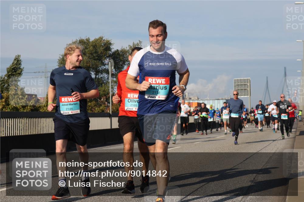 03.10.2025 - Köhlbrandbrückenlauf Luisa Fischer http://msf.ph/oto/9014842 03.10.2025 10:59:24 Position 3 2144, 2171, 2165 meine-sportfotos.de
