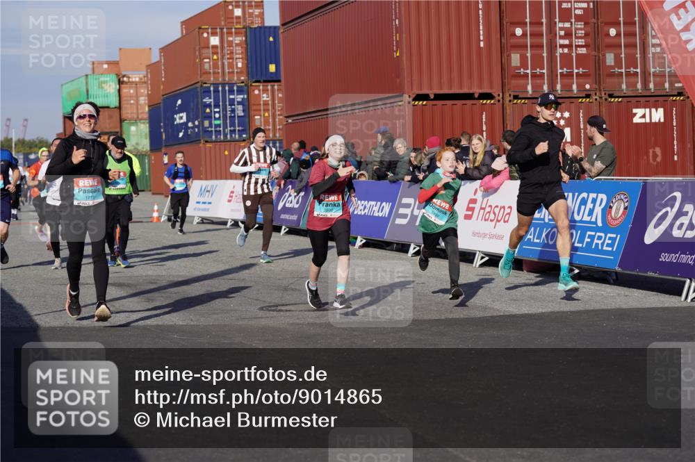 03.10.2025 - Köhlbrandbrückenlauf Michael Burmester http://msf.ph/oto/9014865 03.10.2025 10:14:45 Ziel 1220, 1427, 1633, 1655, 1674, 1711, 1820, 2812, 2832, 2834, 2837, 3499, 3500, 3699, 3744, 3750, 3843 meine-sportfotos.de