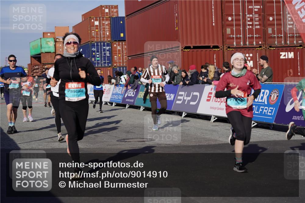 03.10.2025 - Köhlbrandbrückenlauf Michael Burmester http://msf.ph/oto/9014910 03.10.2025 10:14:46 Ziel 1220, 1427, 1633, 1655, 1674, 1711, 2812, 2832, 2834, 2837, 3499, 3500, 3699, 3744, 3750 meine-sportfotos.de