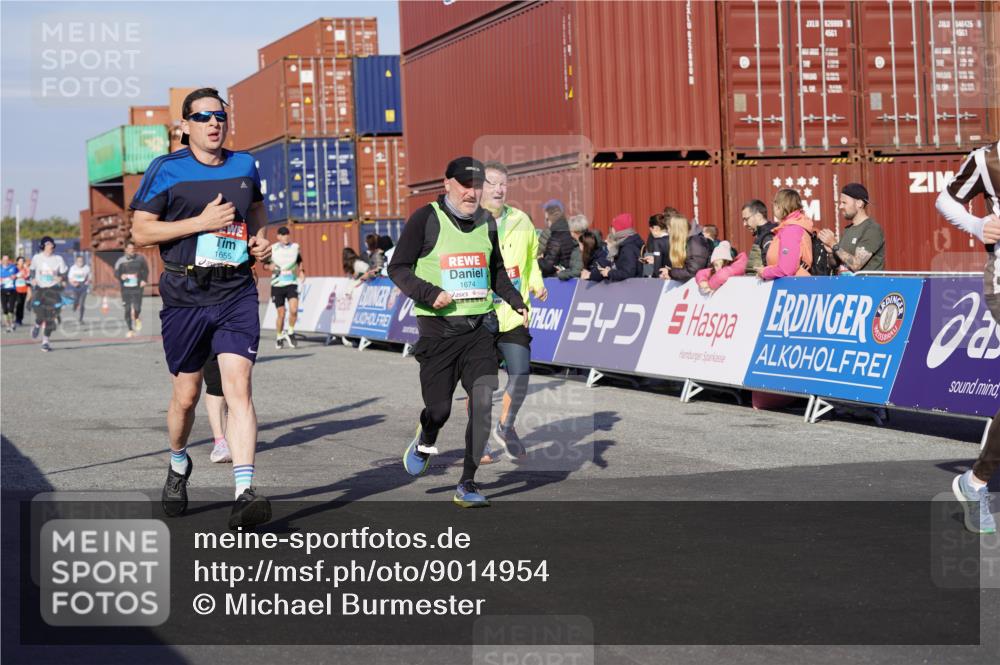 03.10.2025 - Köhlbrandbrückenlauf Michael Burmester http://msf.ph/oto/9014954 03.10.2025 10:14:48 Ziel 1220, 1427, 1655, 1674, 1711, 1813, 1852, 2044, 2812, 2832, 2834, 2837, 3499, 3500, 3699, 3744, 3750 meine-sportfotos.de