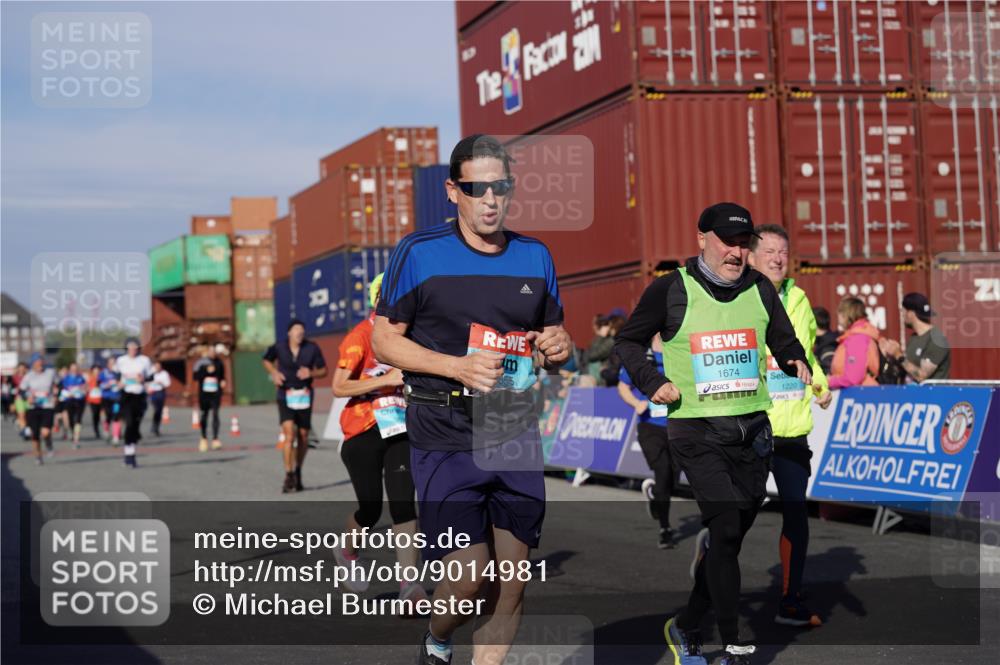 03.10.2025 - Köhlbrandbrückenlauf Michael Burmester http://msf.ph/oto/9014981 03.10.2025 10:14:48 Ziel 1220, 1427, 1655, 1674, 1711, 1813, 1852, 2044, 2812, 2832, 2834, 2837, 3499, 3500, 3699, 3744, 3750 meine-sportfotos.de