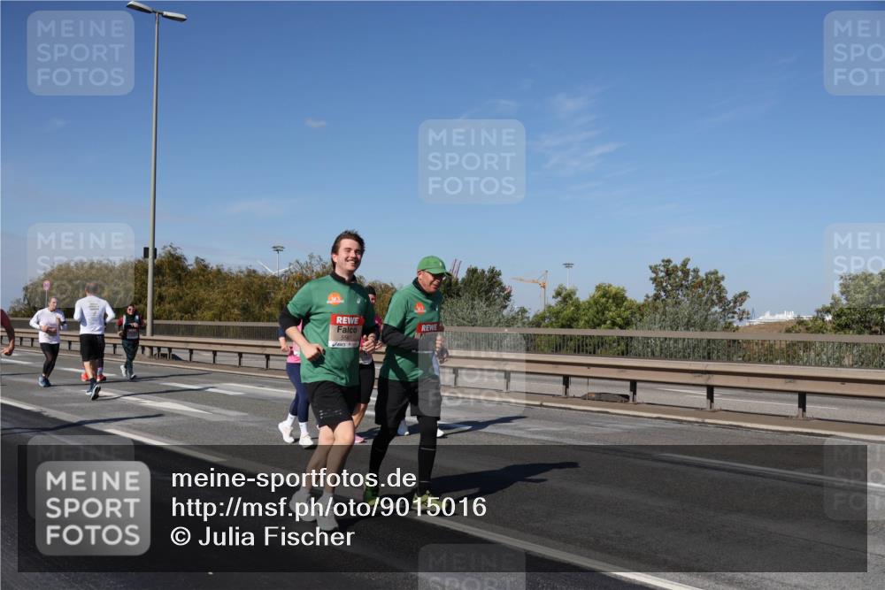 03.10.2025 - Köhlbrandbrückenlauf Julia Fischer http://msf.ph/oto/9015016 03.10.2025 13:11:46 Position 3  meine-sportfotos.de