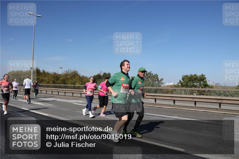 03.10.2025 - Köhlbrandbrückenlauf Julia Fischer http://msf.ph/oto/9015019 03.10.2025 13:11:47 Position 3  meine-sportfotos.de