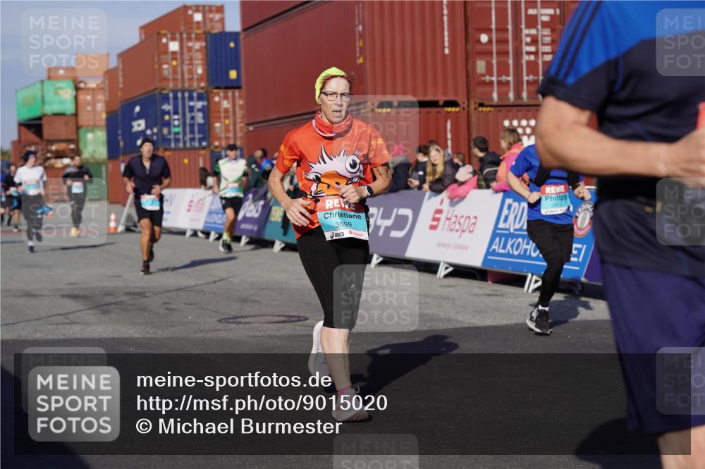 03.10.2025 - Köhlbrandbrückenlauf Michael Burmester http://msf.ph/oto/9015020 03.10.2025 10:14:49 Ziel 1220, 1427, 1655, 1674, 1711, 1813, 1852, 2044, 2812, 3499, 3500, 3699, 3744, 3750 meine-sportfotos.de