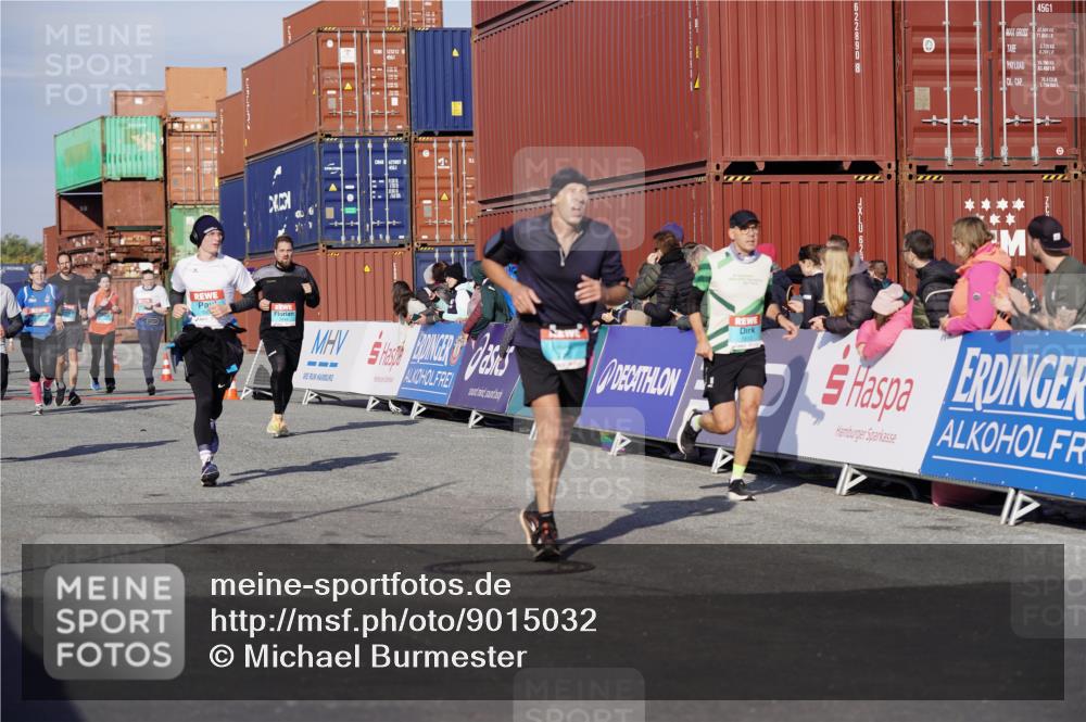 03.10.2025 - Köhlbrandbrückenlauf Michael Burmester http://msf.ph/oto/9015032 03.10.2025 10:14:52 Ziel 1220, 1427, 1655, 1797, 1813, 1852, 2044, 2206, 2207, 2812, 3144, 3499, 3500, 3699, 3744, 3750 meine-sportfotos.de