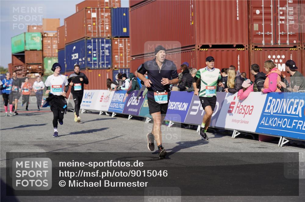 03.10.2025 - Köhlbrandbrückenlauf Michael Burmester http://msf.ph/oto/9015046 03.10.2025 10:14:52 Ziel 1220, 1427, 1655, 1797, 1813, 1852, 2044, 2206, 2207, 2812, 3144, 3499, 3500, 3699, 3744, 3750 meine-sportfotos.de
