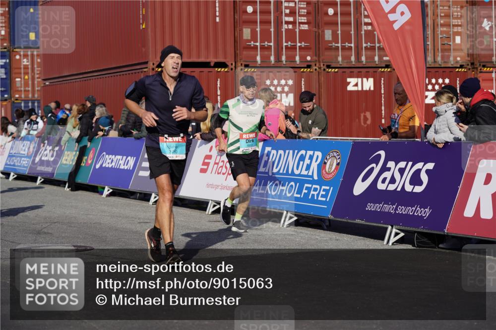 03.10.2025 - Köhlbrandbrückenlauf Michael Burmester http://msf.ph/oto/9015063 03.10.2025 10:14:52 Ziel 1220, 1427, 1655, 1797, 1813, 1852, 2044, 2206, 2207, 2812, 3144, 3499, 3500, 3699, 3744, 3750 meine-sportfotos.de
