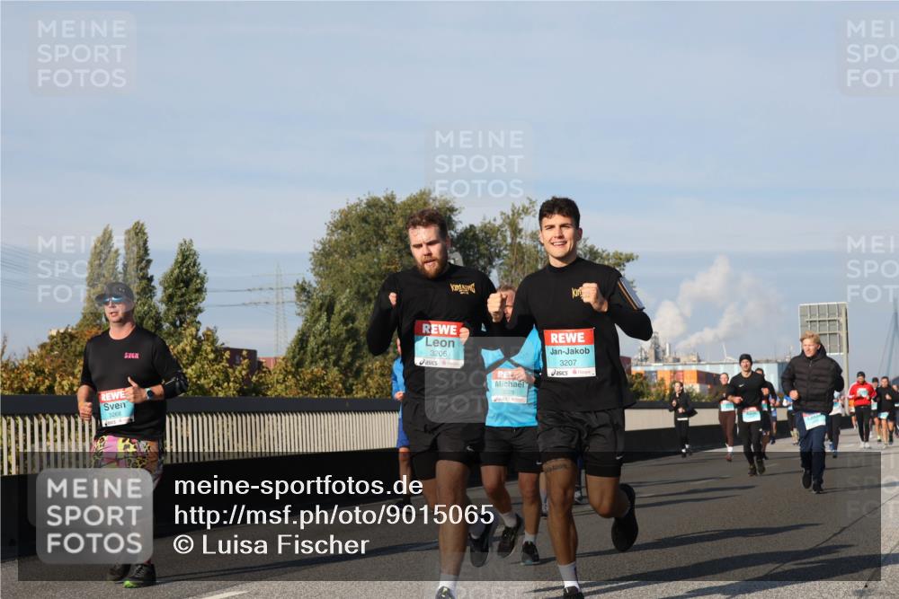 03.10.2025 - Köhlbrandbrückenlauf Luisa Fischer http://msf.ph/oto/9015065 03.10.2025 10:59:47 Position 3 3206, 3229, 3207, 3268 meine-sportfotos.de