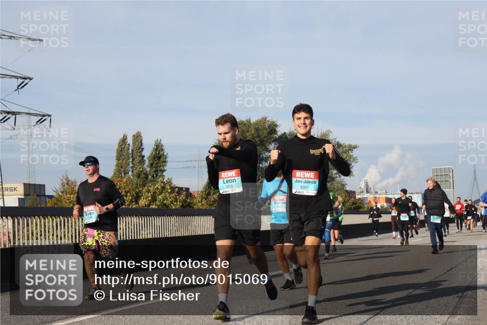 03.10.2025 - Köhlbrandbrückenlauf Luisa Fischer http://msf.ph/oto/9015069 03.10.2025 10:59:47 Position 3 3206, 3229, 3207 meine-sportfotos.de