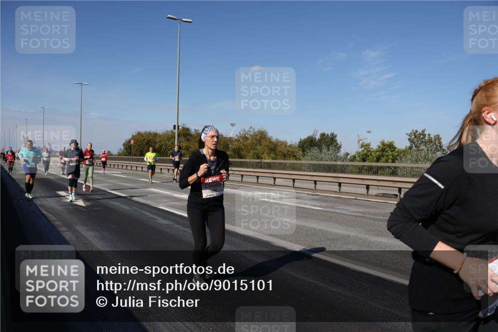 03.10.2025 - Köhlbrandbrückenlauf Julia Fischer http://msf.ph/oto/9015101 03.10.2025 13:12:08 Position 3  meine-sportfotos.de