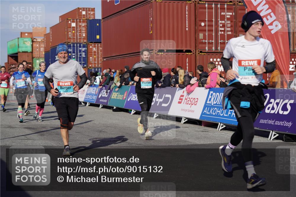 03.10.2025 - Köhlbrandbrückenlauf Michael Burmester http://msf.ph/oto/9015132 03.10.2025 10:14:55 Ziel 1193, 1195, 1480, 1797, 1813, 1852, 2044, 2206, 2207, 2812, 3037, 3144, 3169, 3470, 3471, 3750 meine-sportfotos.de