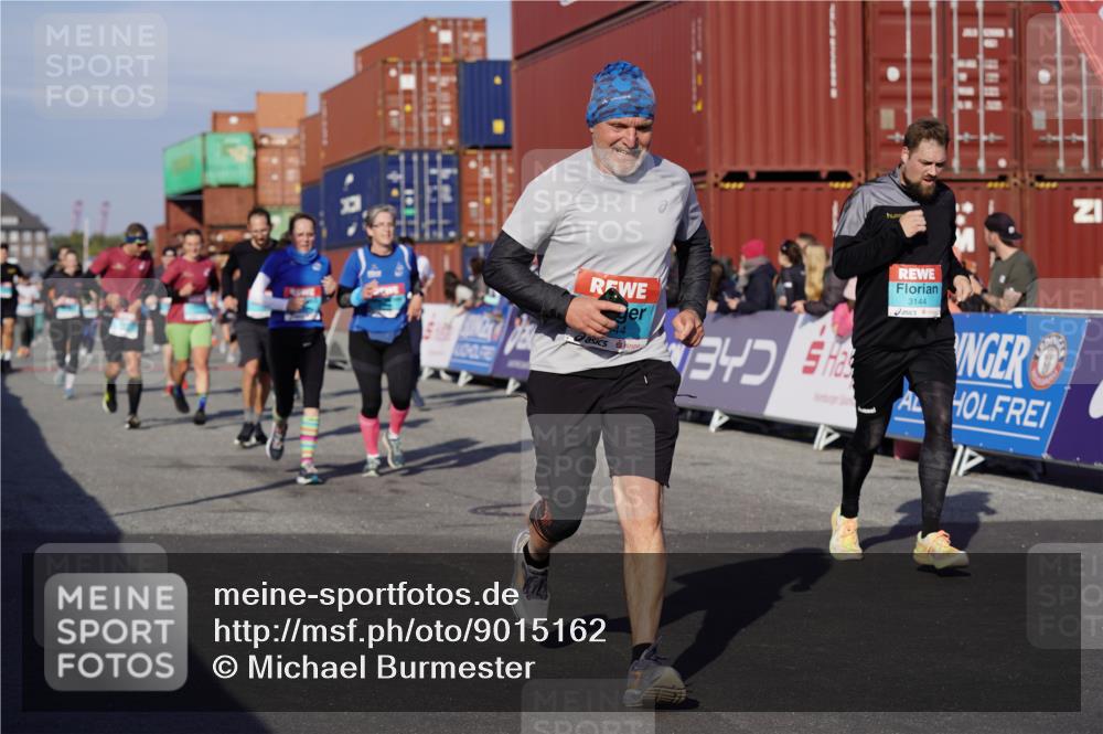 03.10.2025 - Köhlbrandbrückenlauf Michael Burmester http://msf.ph/oto/9015162 03.10.2025 10:14:56 Ziel 1193, 1195, 1480, 1797, 1813, 1852, 2044, 2206, 2207, 2812, 3037, 3144, 3169, 3470, 3471, 3750 meine-sportfotos.de