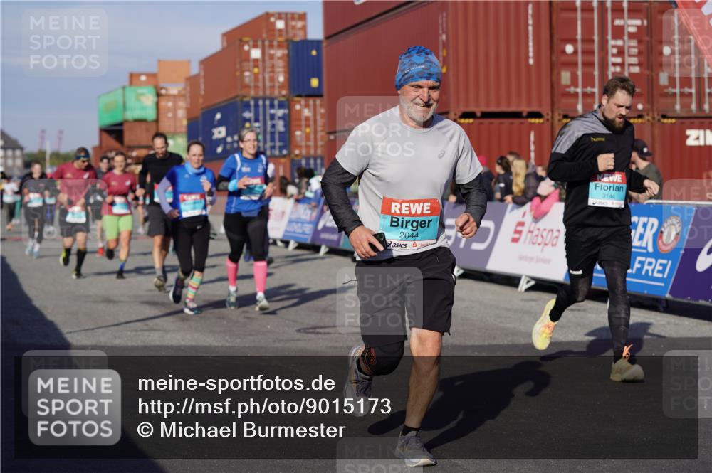 03.10.2025 - Köhlbrandbrückenlauf Michael Burmester http://msf.ph/oto/9015173 03.10.2025 10:14:56 Ziel 1193, 1195, 1480, 1797, 1813, 1852, 2044, 2206, 2207, 2812, 3037, 3144, 3169, 3470, 3471, 3750 meine-sportfotos.de