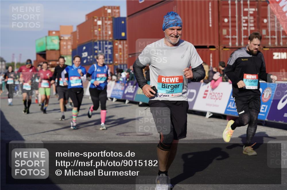 03.10.2025 - Köhlbrandbrückenlauf Michael Burmester http://msf.ph/oto/9015182 03.10.2025 10:14:56 Ziel 1193, 1195, 1480, 1797, 1813, 1852, 2044, 2206, 2207, 2812, 3037, 3144, 3169, 3470, 3471, 3750 meine-sportfotos.de