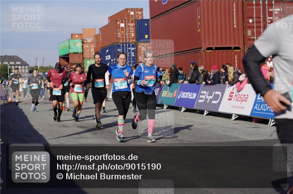 03.10.2025 - Köhlbrandbrückenlauf Michael Burmester http://msf.ph/oto/9015190 03.10.2025 10:14:57 Ziel 1193, 1195, 1480, 1797, 1813, 1852, 2044, 2206, 2207, 3037, 3144, 3169, 3206, 3207, 3214, 3470, 3471, 3750 meine-sportfotos.de