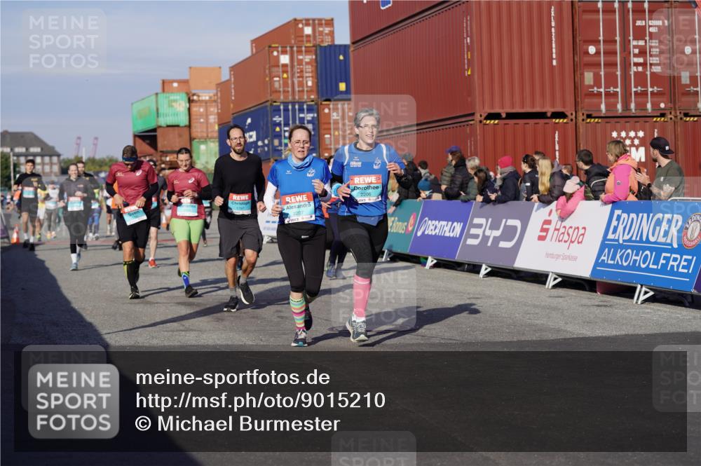 03.10.2025 - Köhlbrandbrückenlauf Michael Burmester http://msf.ph/oto/9015210 03.10.2025 10:14:57 Ziel 1193, 1195, 1480, 1797, 1813, 1852, 2044, 2206, 2207, 3037, 3144, 3169, 3206, 3207, 3214, 3470, 3471, 3750 meine-sportfotos.de