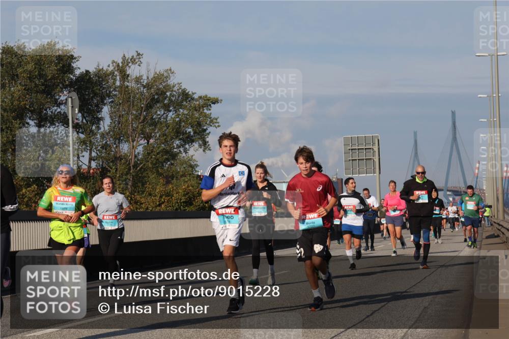 03.10.2025 - Köhlbrandbrückenlauf Luisa Fischer http://msf.ph/oto/9015228 03.10.2025 11:00:04 Position 3 1879, 3773, 1693, 3727 meine-sportfotos.de