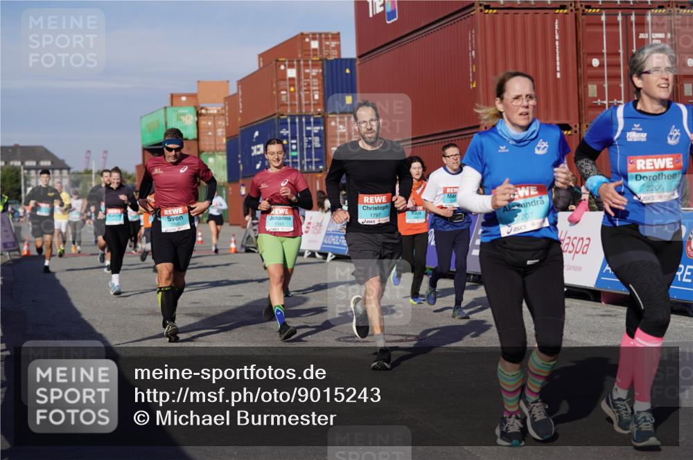 03.10.2025 - Köhlbrandbrückenlauf Michael Burmester http://msf.ph/oto/9015243 03.10.2025 10:14:59 Ziel 1193, 1195, 1480, 1551, 1797, 1813, 1852, 1922, 2044, 2206, 2207, 3037, 3144, 3169, 3206, 3207, 3214, 3229, 3348, 3470, 3471, 3668 meine-sportfotos.de
