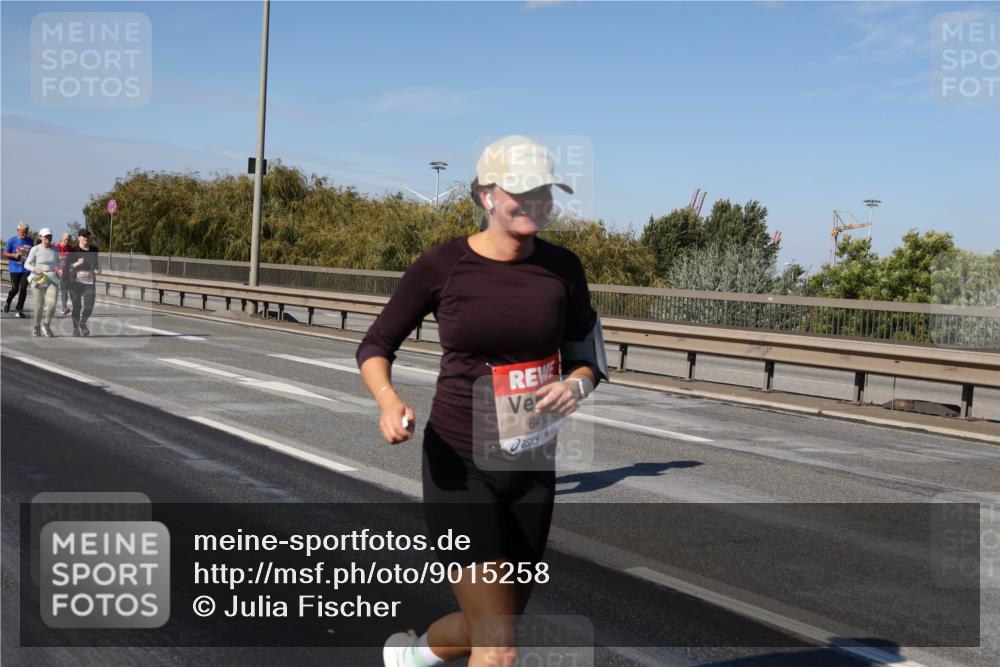 03.10.2025 - Köhlbrandbrückenlauf Julia Fischer http://msf.ph/oto/9015258 03.10.2025 13:12:42 Position 3 6452 meine-sportfotos.de