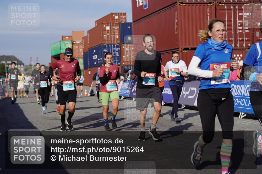 03.10.2025 - Köhlbrandbrückenlauf Michael Burmester http://msf.ph/oto/9015264 03.10.2025 10:14:59 Ziel 1193, 1195, 1480, 1551, 1797, 1813, 1852, 1922, 2044, 2206, 2207, 3037, 3144, 3169, 3206, 3207, 3214, 3229, 3348, 3470, 3471, 3668 meine-sportfotos.de
