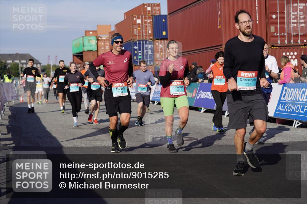 03.10.2025 - Köhlbrandbrückenlauf Michael Burmester http://msf.ph/oto/9015285 03.10.2025 10:15:00 Ziel 1193, 1195, 1324, 1480, 1551, 1797, 1922, 2044, 2147, 2206, 2207, 3037, 3144, 3169, 3206, 3207, 3214, 3229, 3339, 3348, 3470, 3471, 3668 meine-sportfotos.de