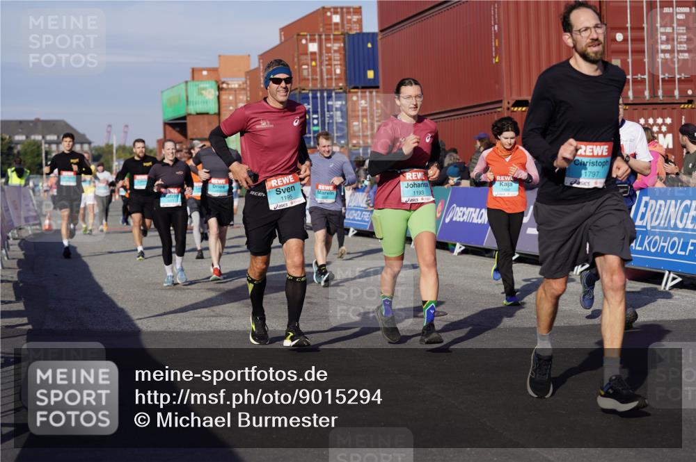 03.10.2025 - Köhlbrandbrückenlauf Michael Burmester http://msf.ph/oto/9015294 03.10.2025 10:15:00 Ziel 1193, 1195, 1324, 1480, 1551, 1797, 1922, 2044, 2147, 2206, 2207, 3037, 3144, 3169, 3206, 3207, 3214, 3229, 3339, 3348, 3470, 3471, 3668 meine-sportfotos.de