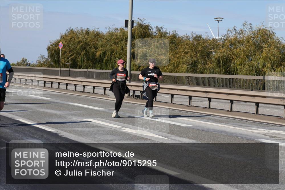 03.10.2025 - Köhlbrandbrückenlauf Julia Fischer http://msf.ph/oto/9015295 03.10.2025 13:12:52 Position 3  meine-sportfotos.de