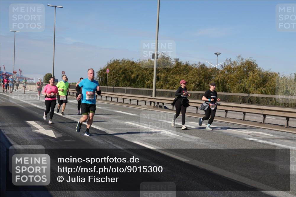 03.10.2025 - Köhlbrandbrückenlauf Julia Fischer http://msf.ph/oto/9015300 03.10.2025 13:12:54 Position 3  meine-sportfotos.de