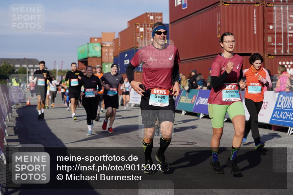 03.10.2025 - Köhlbrandbrückenlauf Michael Burmester http://msf.ph/oto/9015303 03.10.2025 10:15:00 Ziel 1193, 1195, 1324, 1480, 1551, 1797, 1922, 2044, 2147, 2206, 2207, 3037, 3144, 3169, 3206, 3207, 3214, 3229, 3339, 3348, 3470, 3471, 3668 meine-sportfotos.de